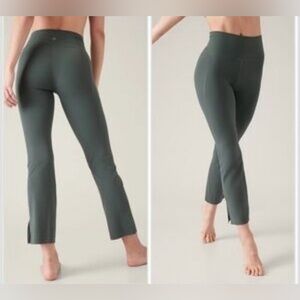 Athleta transcend stash crop straight leg in Bali green xs